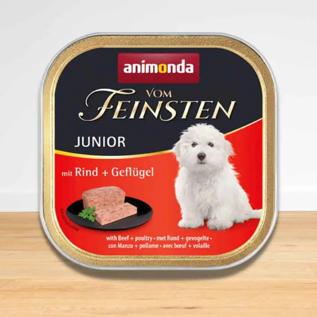 Das Nassfutter "vom Feinsten Junior Rind und Geflügel" von Animonda ist das beste Nassfutter für Pudelwelpen.